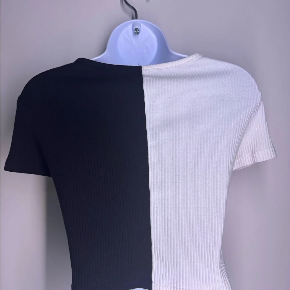 Two-Tone Snap Button Tee - Picture 5 of 6
